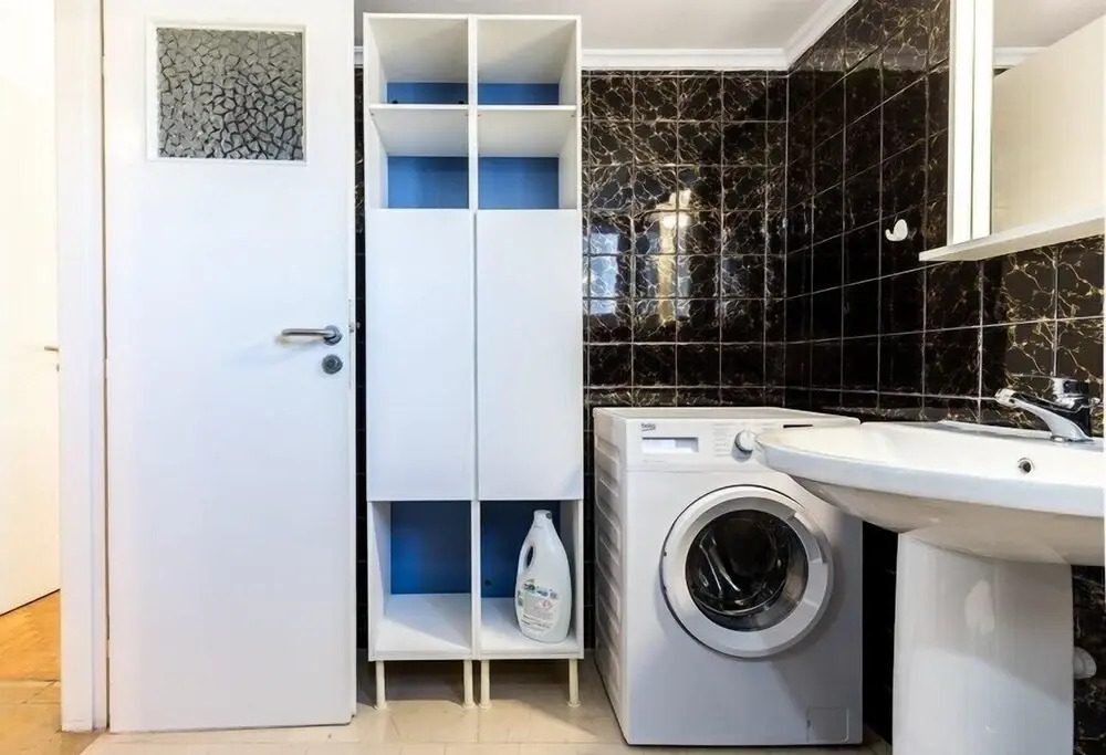 Central apartment with 5 bedrooms near the metro