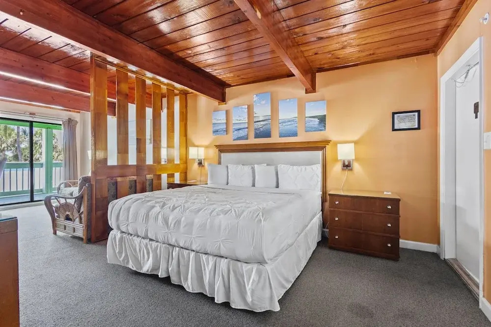Oceanfront Inn Suite #6- King Bed