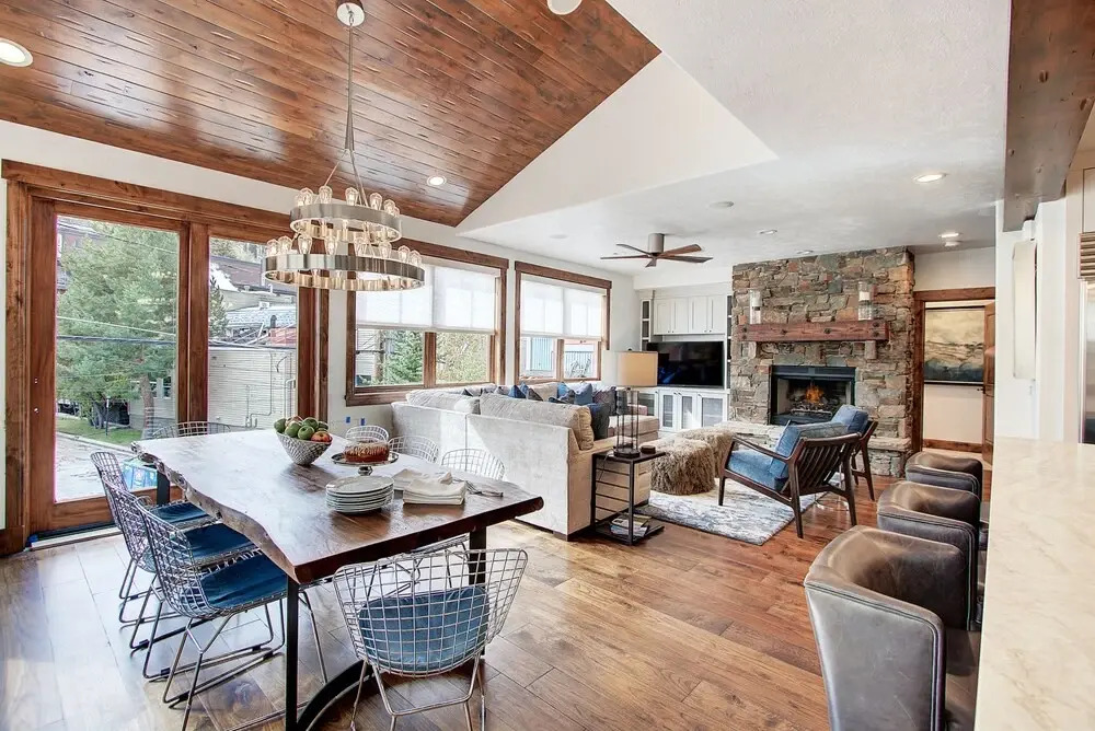 Modern 5bdr Right off Main Street w/ Hot Tub Main Street Escape by Avantstay