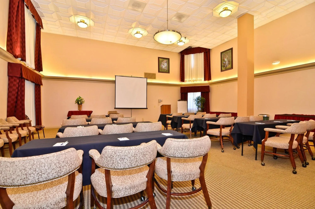 Empeiria High Sierra Hotel