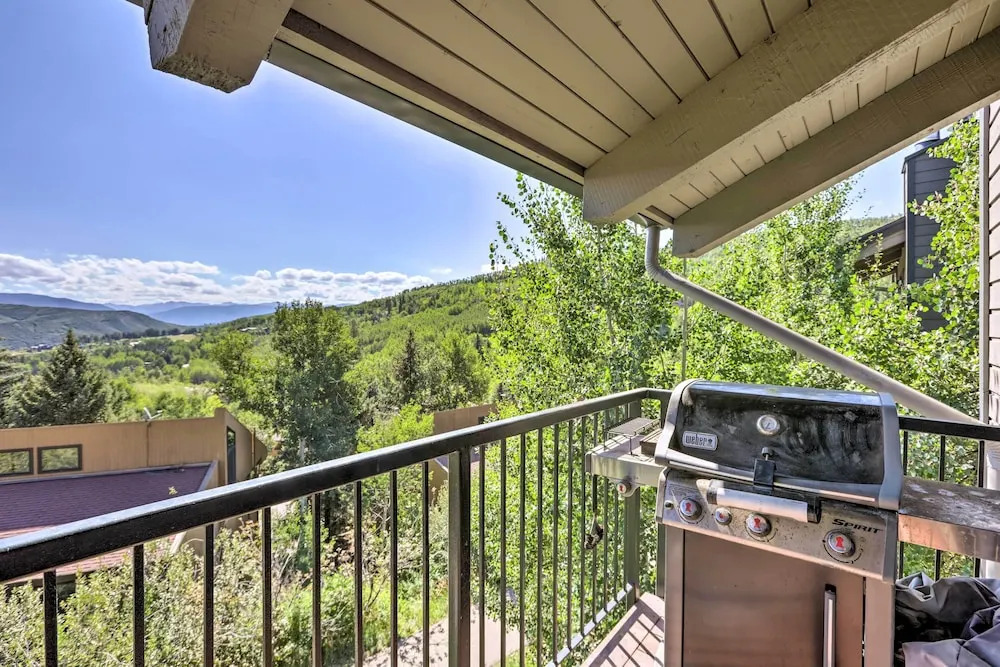 Tasteful Snowmass Escape < 1 Mi to Slopes!