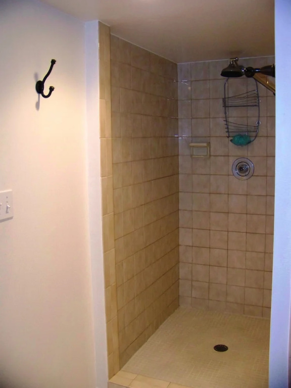 Crescent Beach Club 14C Apartment