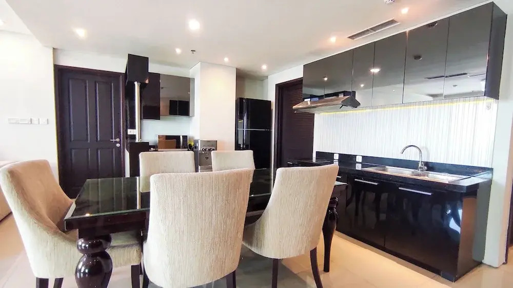 Premium and Restful 3BR in City Center at Kondominium Regensi Apartment