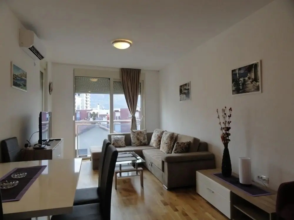 Center Apartment C 25