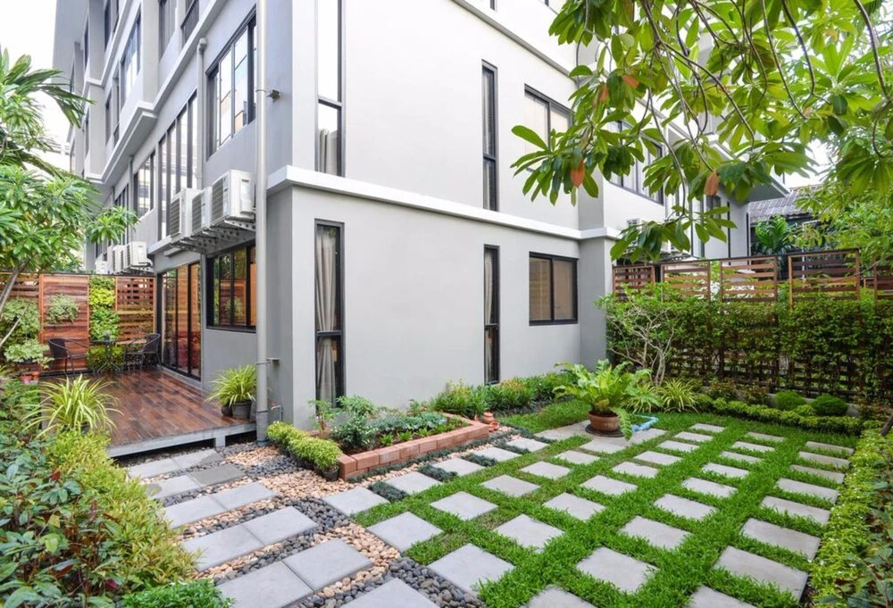 The Pad Silom Convent Serviced Apartment
