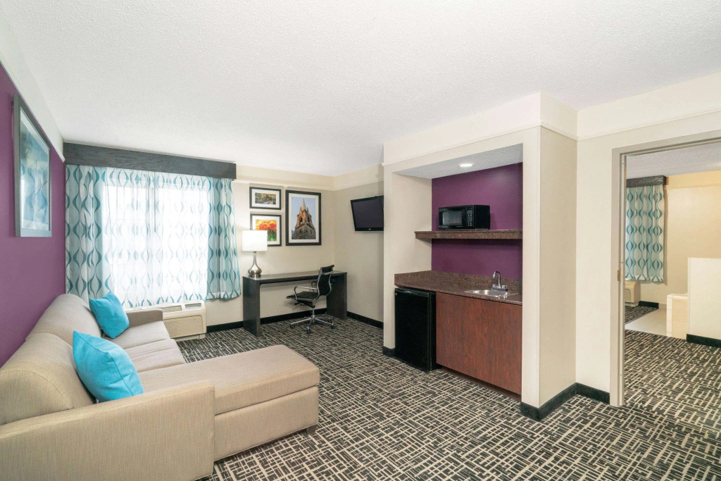 La Quinta by Wyndham Latham Albany Airport