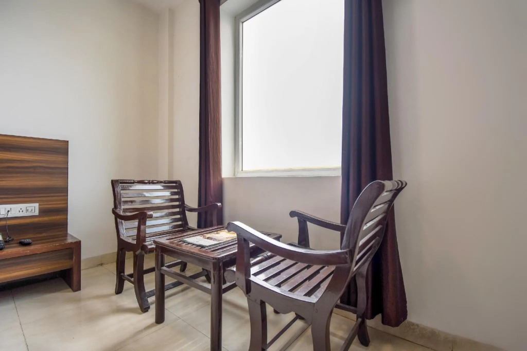 CAPITAL O74830 Hotel Feather