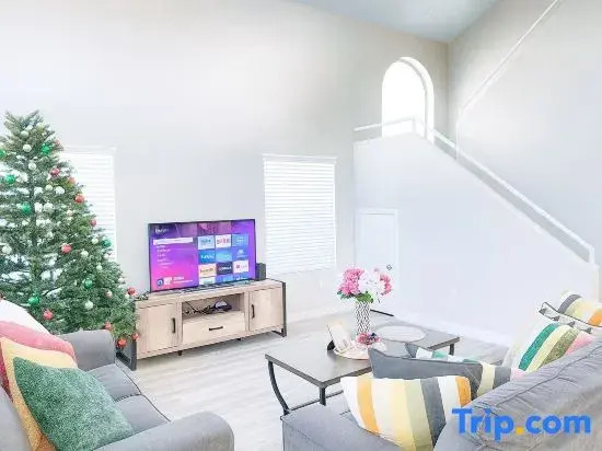 Pool Villa Newly Remodeled 10+ Min to Strip
