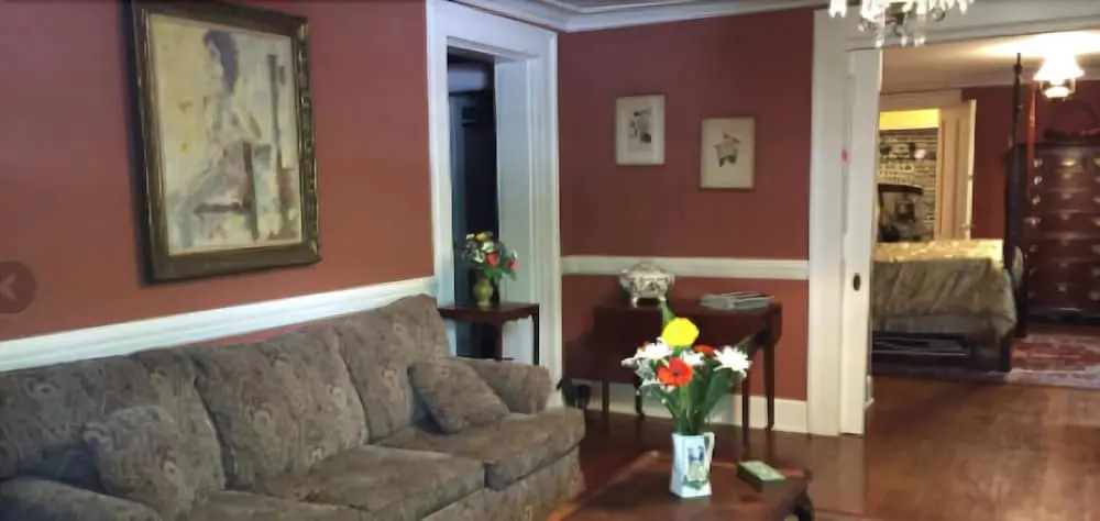Joan's on Jones Bed & Breakfast