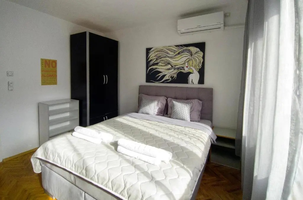 The House Apartments & Guest Rooms