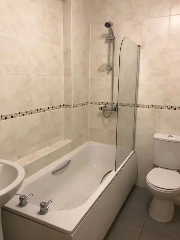 2 Bedroom Apartment With 2 Bathrooms and Parking