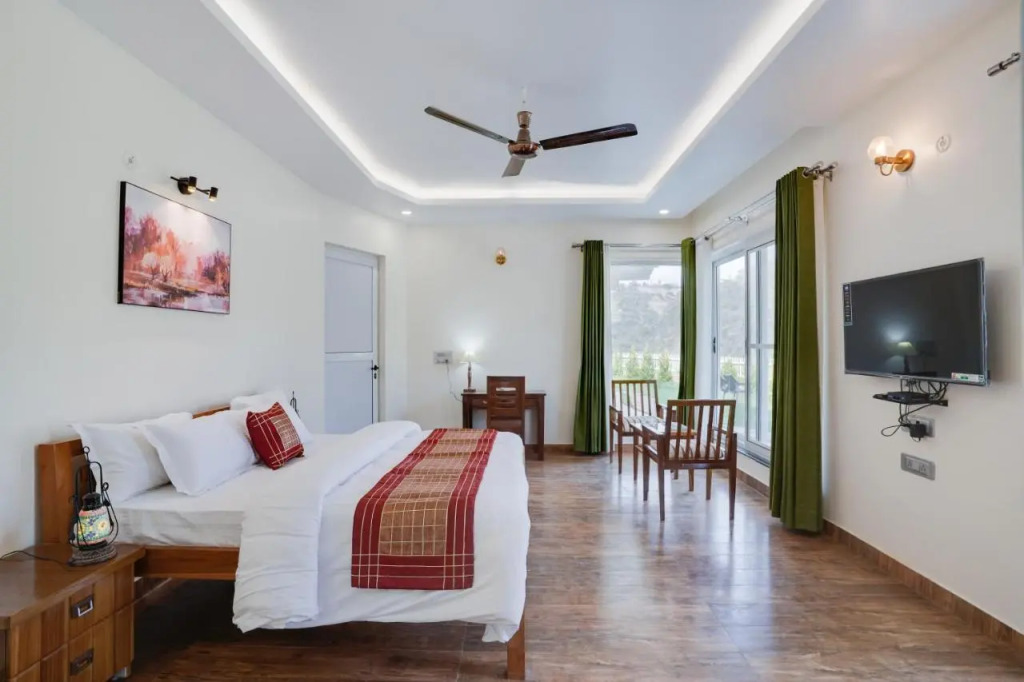 SaffronStays Casa Bellissimo, Dehradun - luxury villa near Malsi Deer Park with valley views