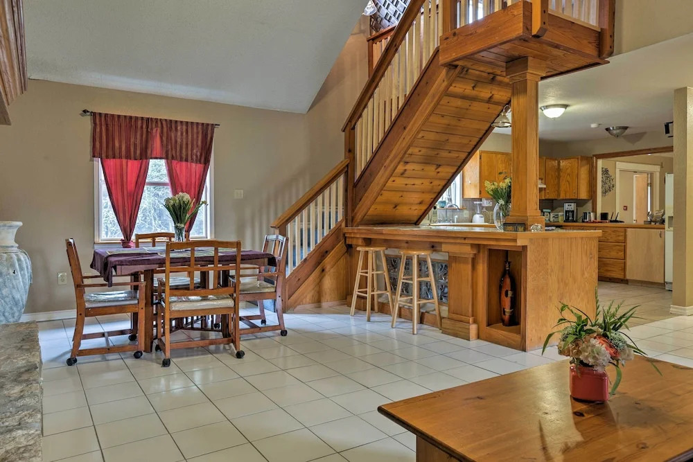 Dripping Springs Home w/ Deck, Near Wedding Venue