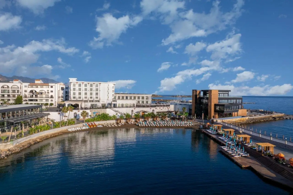 Les Ambassadeurs Marina Hotel & Casino