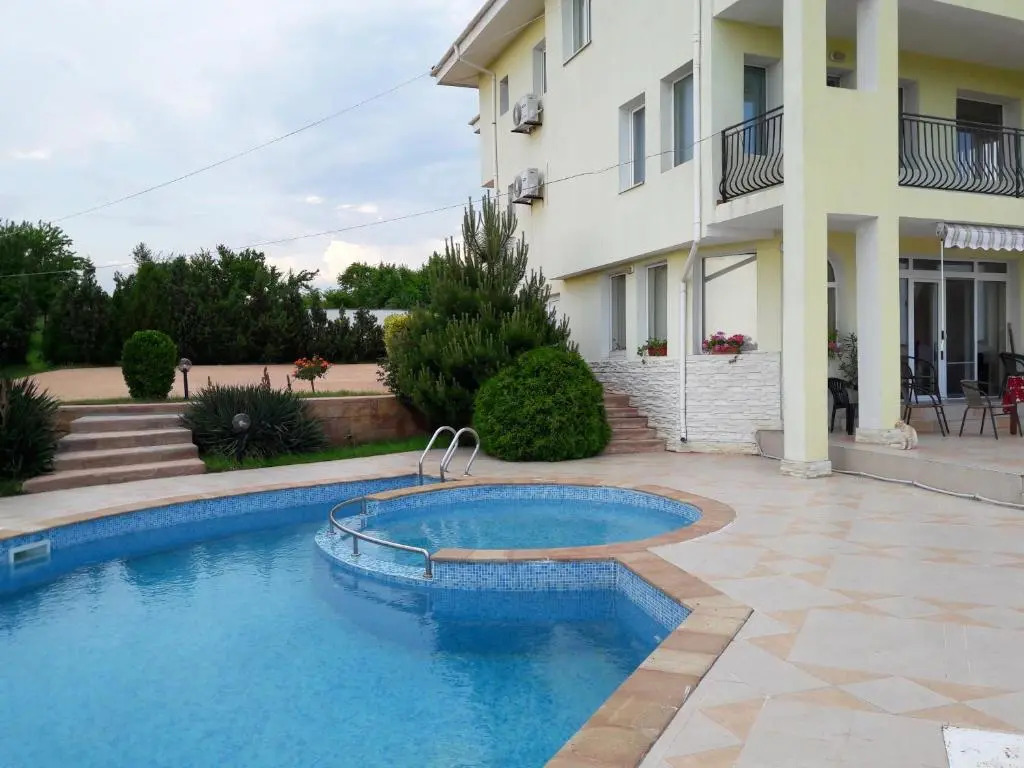 Villa Byala Grape House