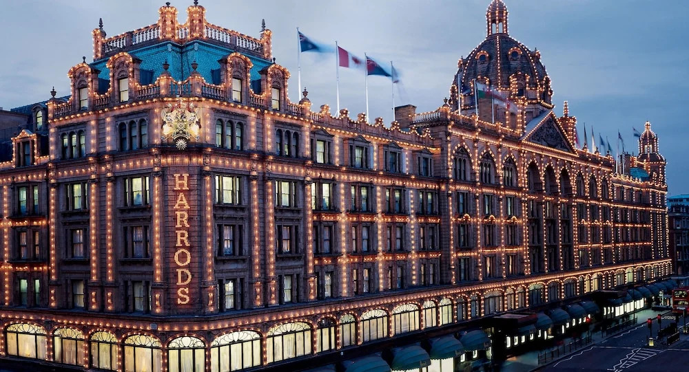 Sir Hans Residence opposite Harrods with AC