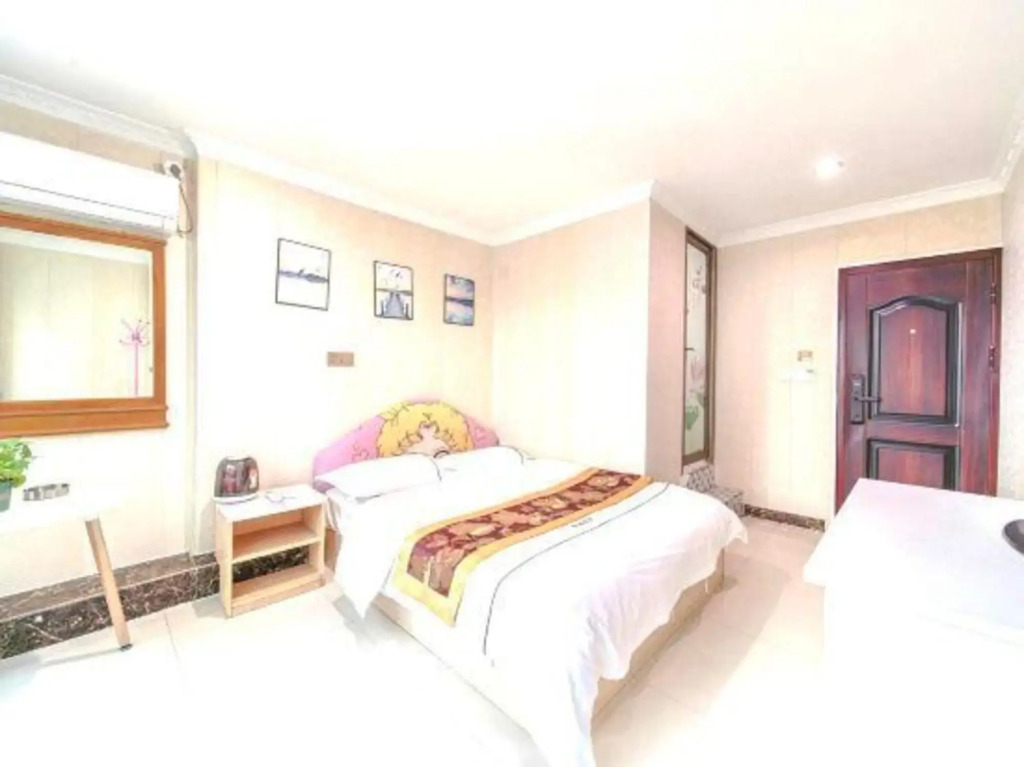 Junhong Hotel