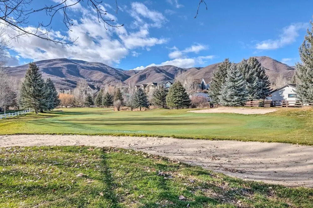 Large, Cozy Midway Studio w/ Mountain Views!