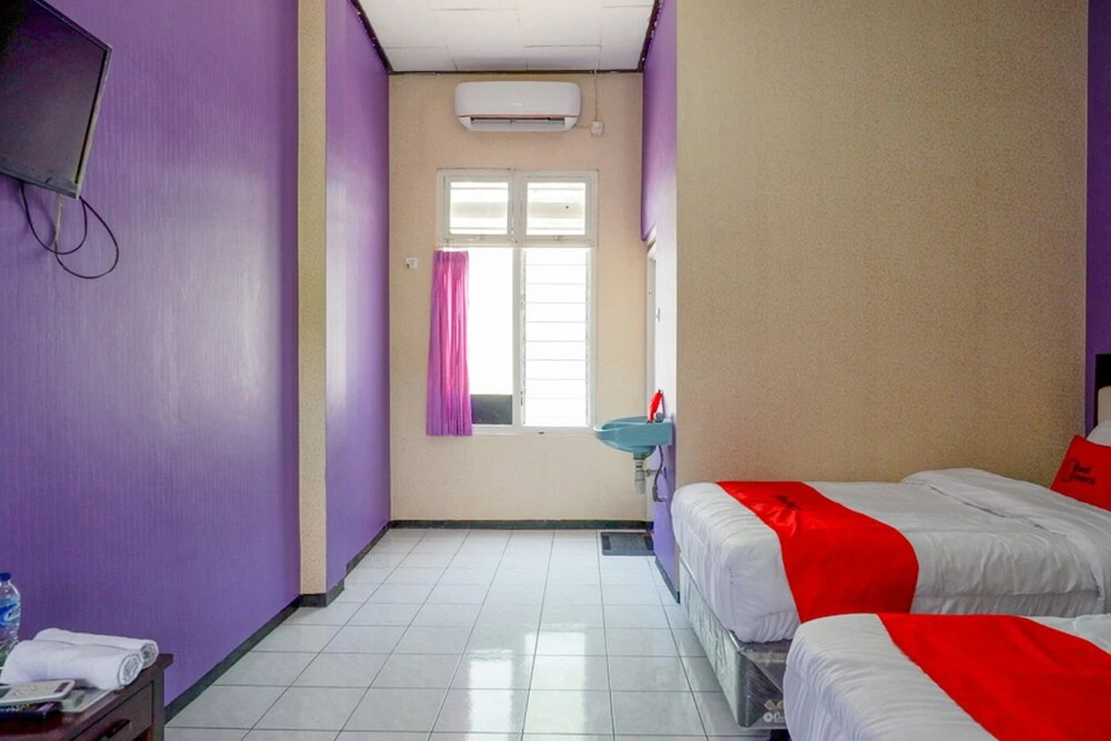 Ungu National Hotel by RedDoorz