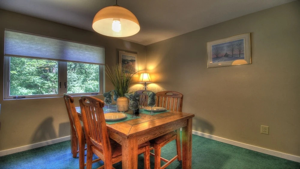 Killington Center Suite:  Perfect for families!  Sleeps 10 in 3BR/2BA renovated condo