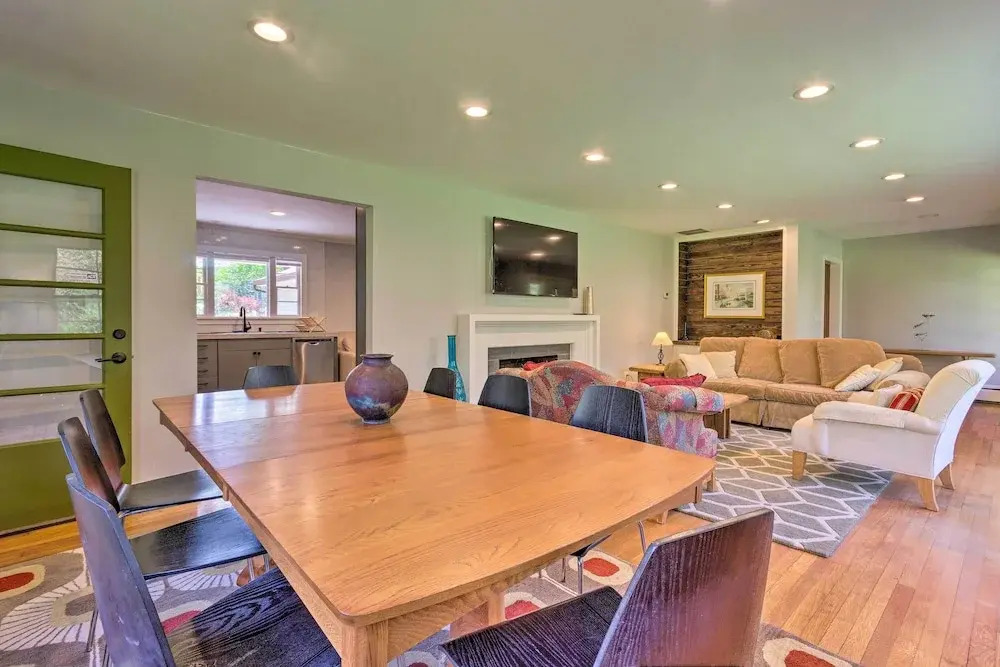 Dog-friendly Home: 1 Mi to Downtown Hendersonville