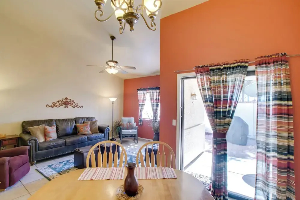 7 Mi to Mill Ave: Bbq-ready Mesa Townhouse