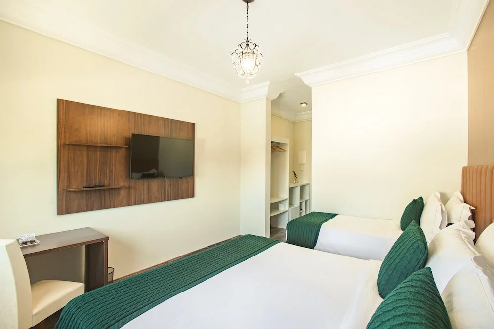 Altitude Lodge Hotel