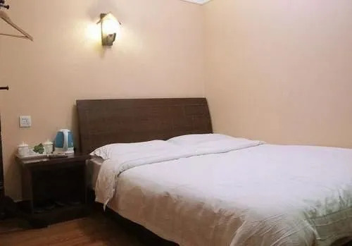 Yanying International Youth Hostel