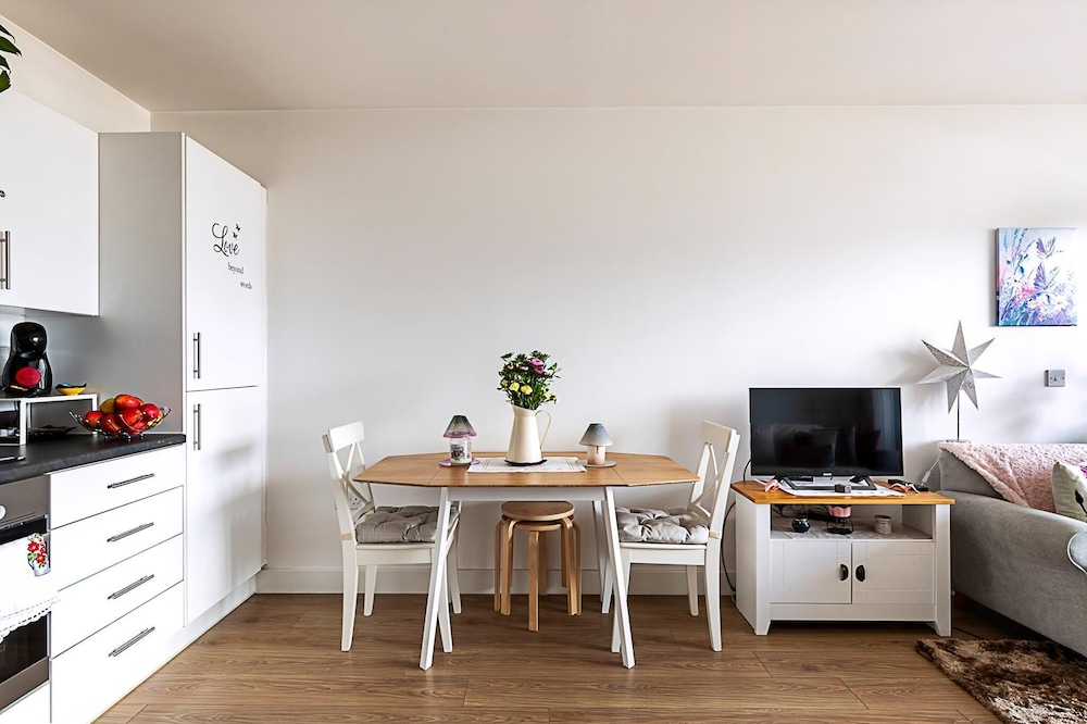 Stylish Canary Wharf Retreat For 2