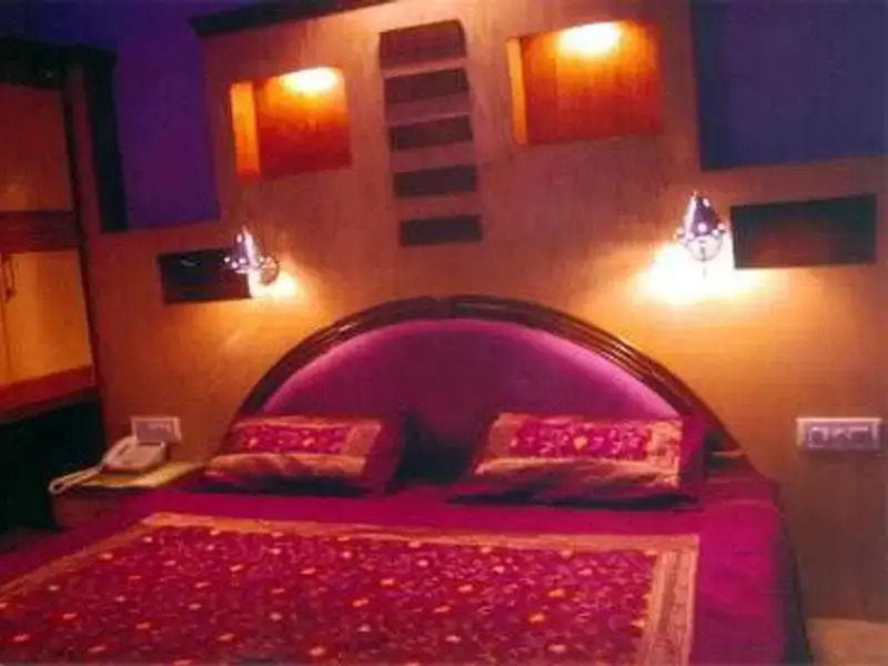 Hotel Karat 87 by OYO Rooms