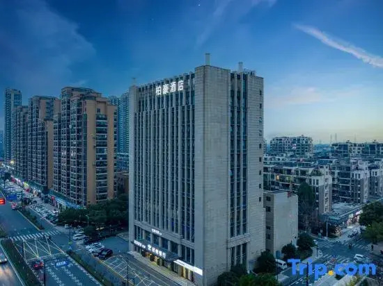 Baihao Hotel (Chongxian Shangyi Plaza)