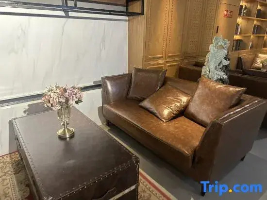 James Joyce Coffetel Beijing Tsinghua Changgung Hospital Tiantongyuan  Subway Station