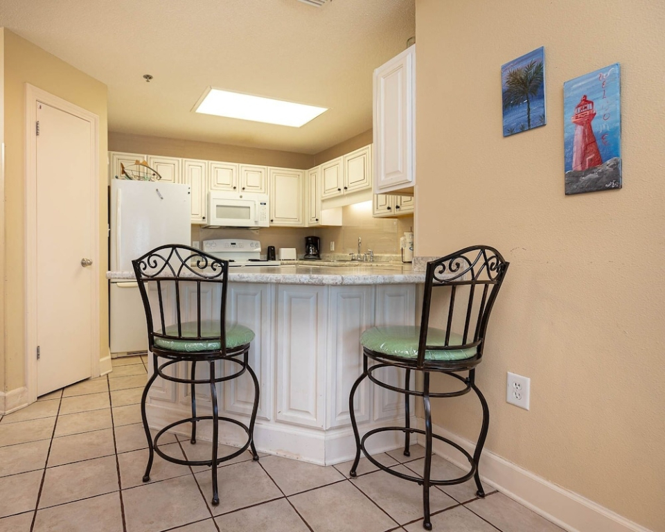 Phoenix Vi 61204 2 Bedroom Condo