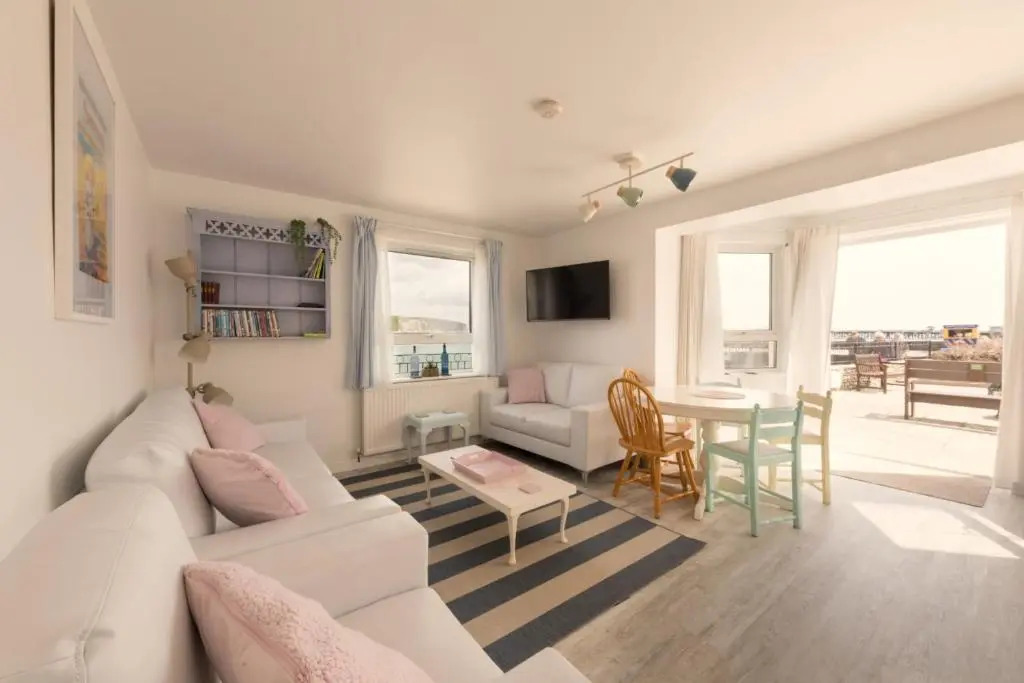 1 Quayside Court