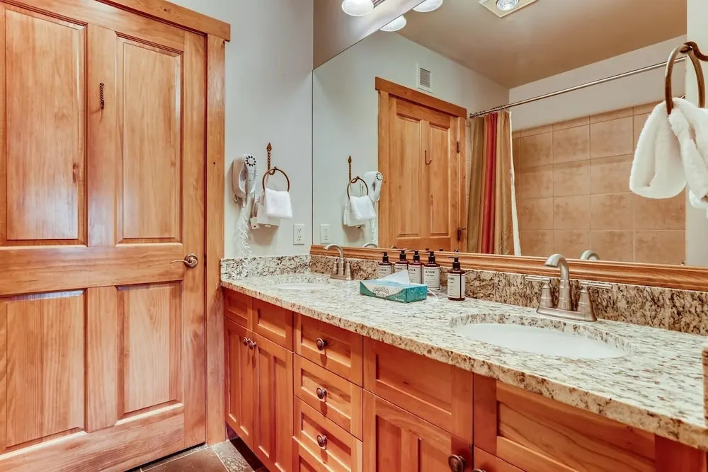 Premier Red Hawk Lodge 2 Br~walk To Slopes~kids Ski Free 2 Bedroom Condo by RedAwning