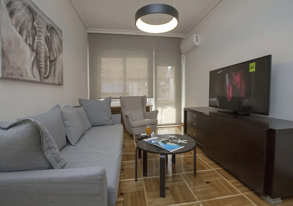 Modern Apartment close to Acropolis Museum by GHH