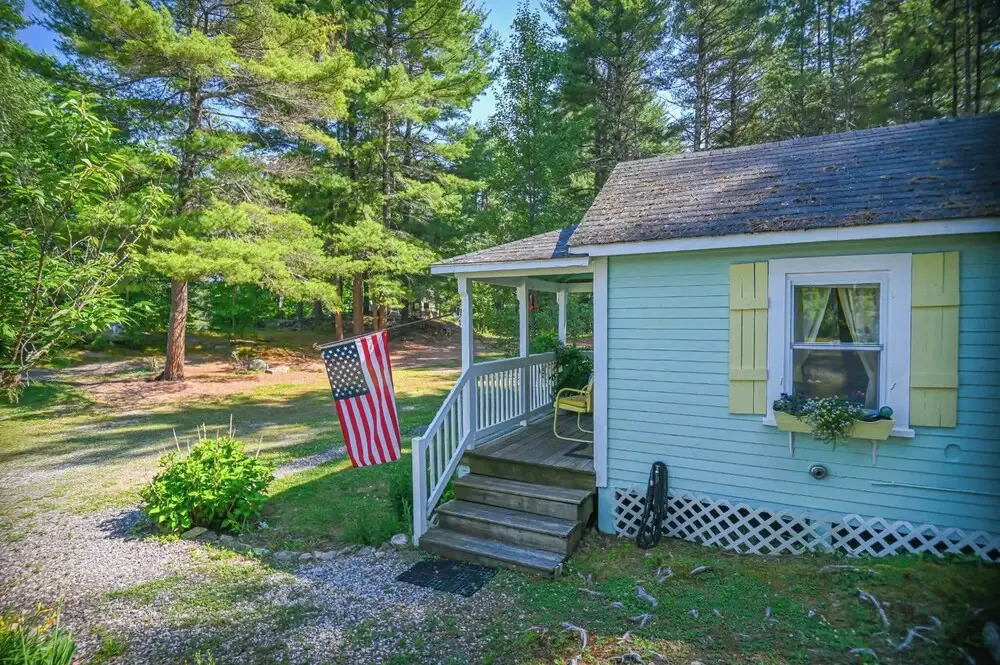 Cozy Cottage w/ Pool, BBQ and Outdoor Seating!