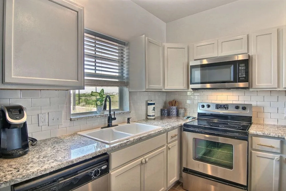Three Keys Cottage 12 by RedAwning