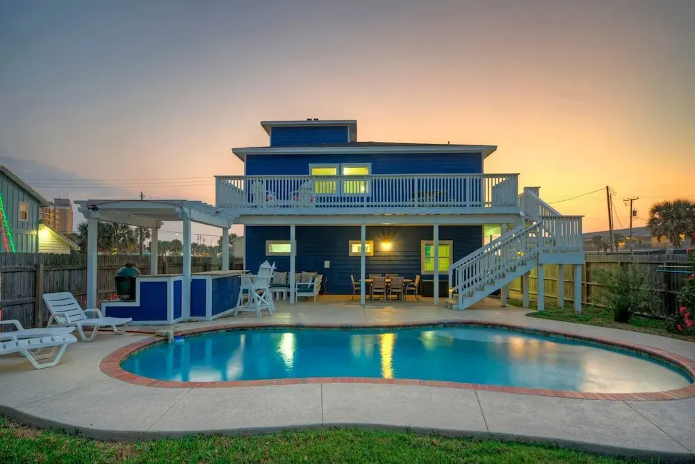 Leave of Absence Luxe Coastal Stay w Pool Outdoor Dining Minutes to Beach