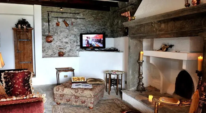 Roncate Residence