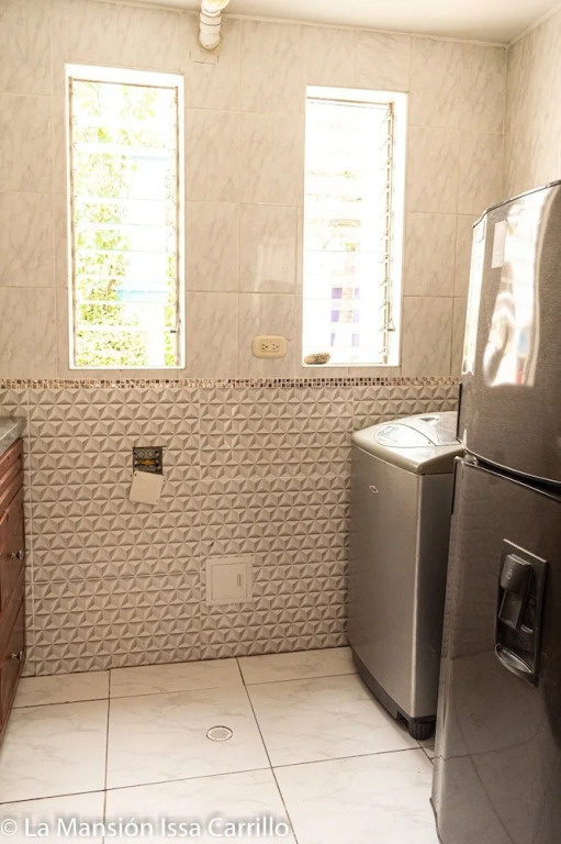 La Mansion Apartments, Kaku