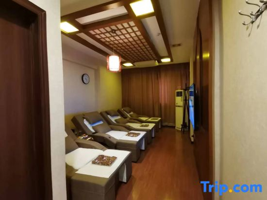 Luo Style Hotel