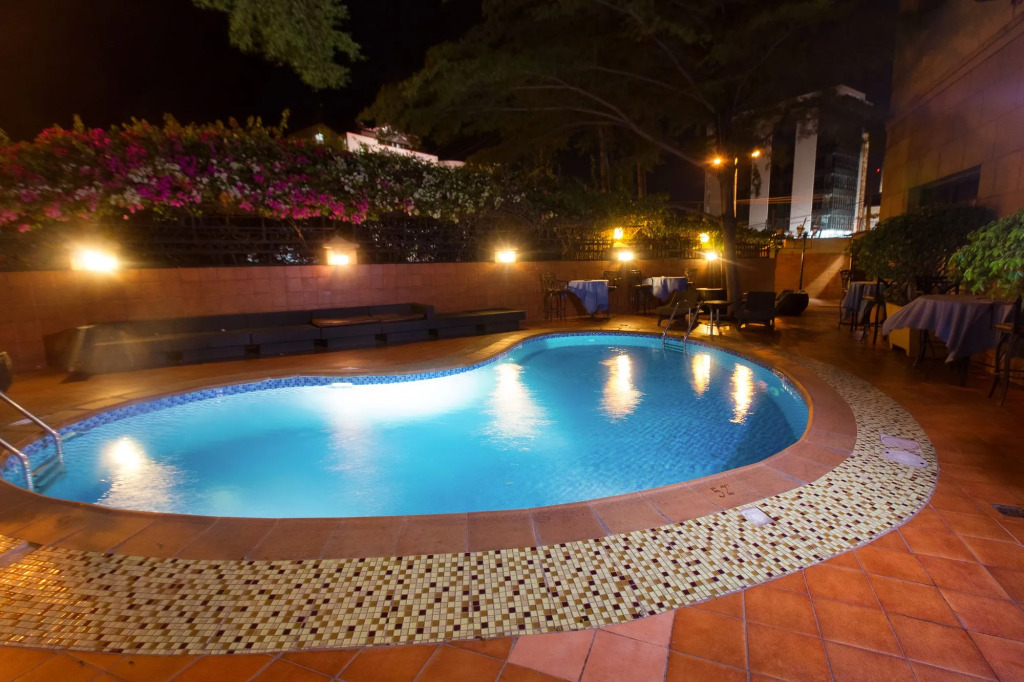 Victoria Crown Plaza Hotel