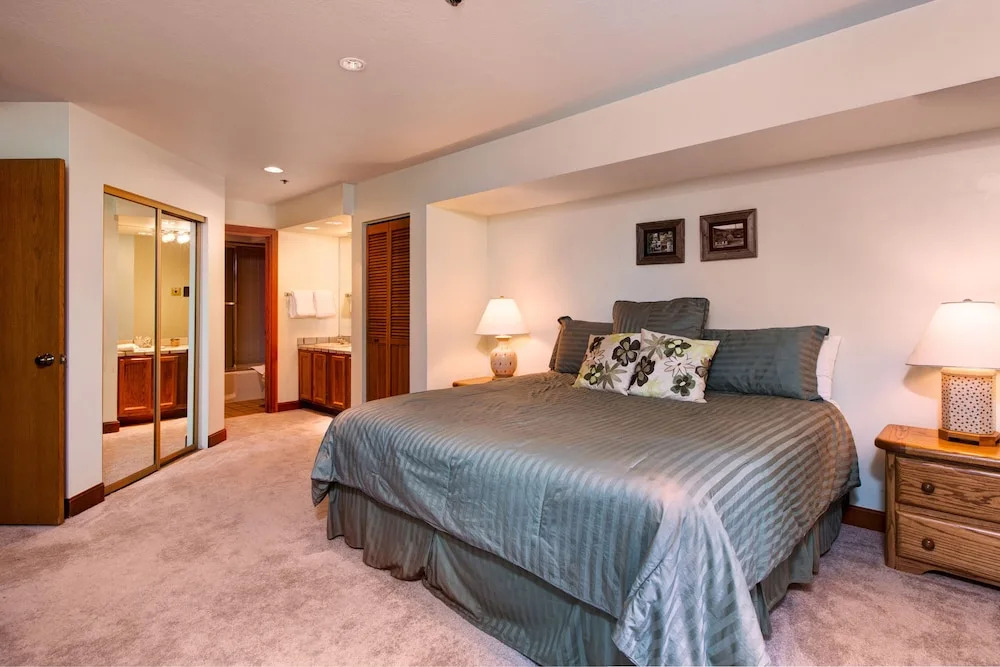 2BR 2BA Silver Cliff Condo by RedAwning