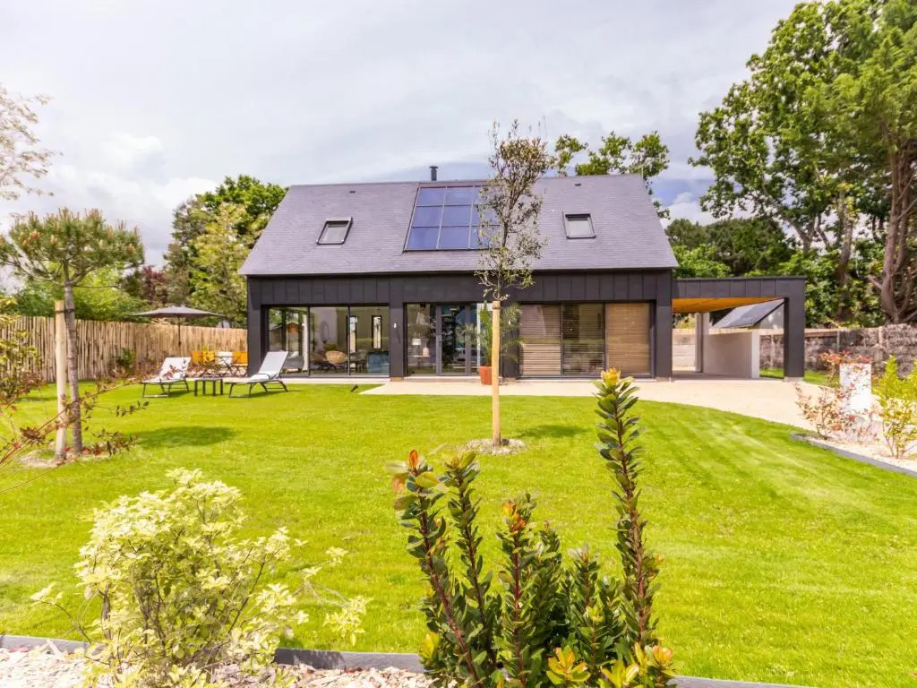 Maison moderne et lumineuse à 900m de la plage, jardin privé, terrasse, barbecue et 2 vélos adultes inclus. - FR-1-306-1204