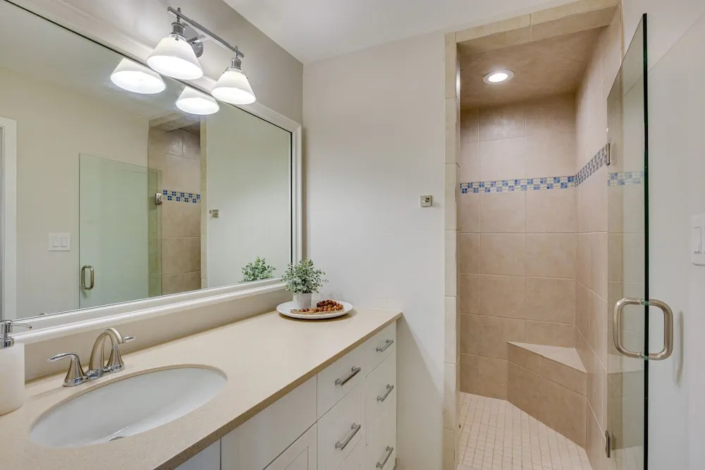 Cedar Creek Lake Views: Gorgeous Mabank House!