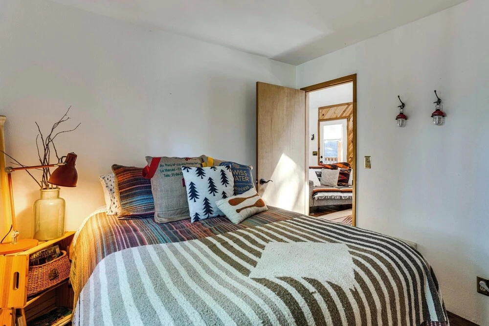 Dog-friendly Cabin 3 Mi to Big Trees State Park
