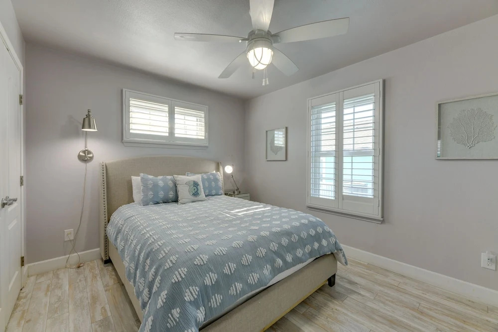 Private Pool & Furnished Deck: Port Aransas Home!