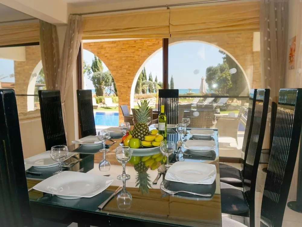 Sea Front Oceanus H3 by Ezoria Villas
