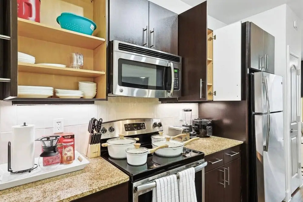Luxe 1 Bedroom With Pool Near Toyota HQ & Legacy West